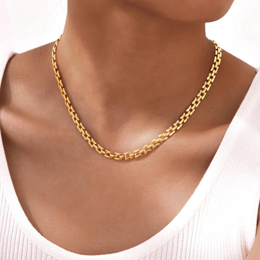 Alba Necklace